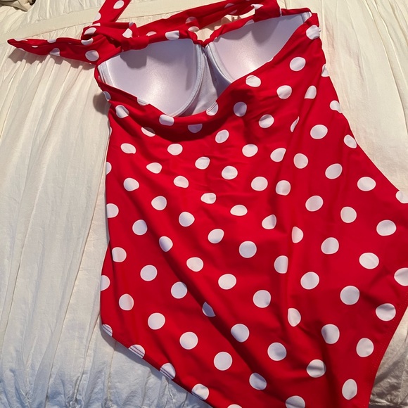 Polka dot one piece swim suit!  So flattering!!  Large - Picture 2 of 4